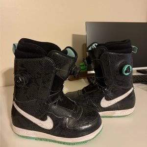 NIKE Snowboard Boots
